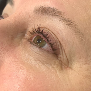 Rehaussement des cils et teinture